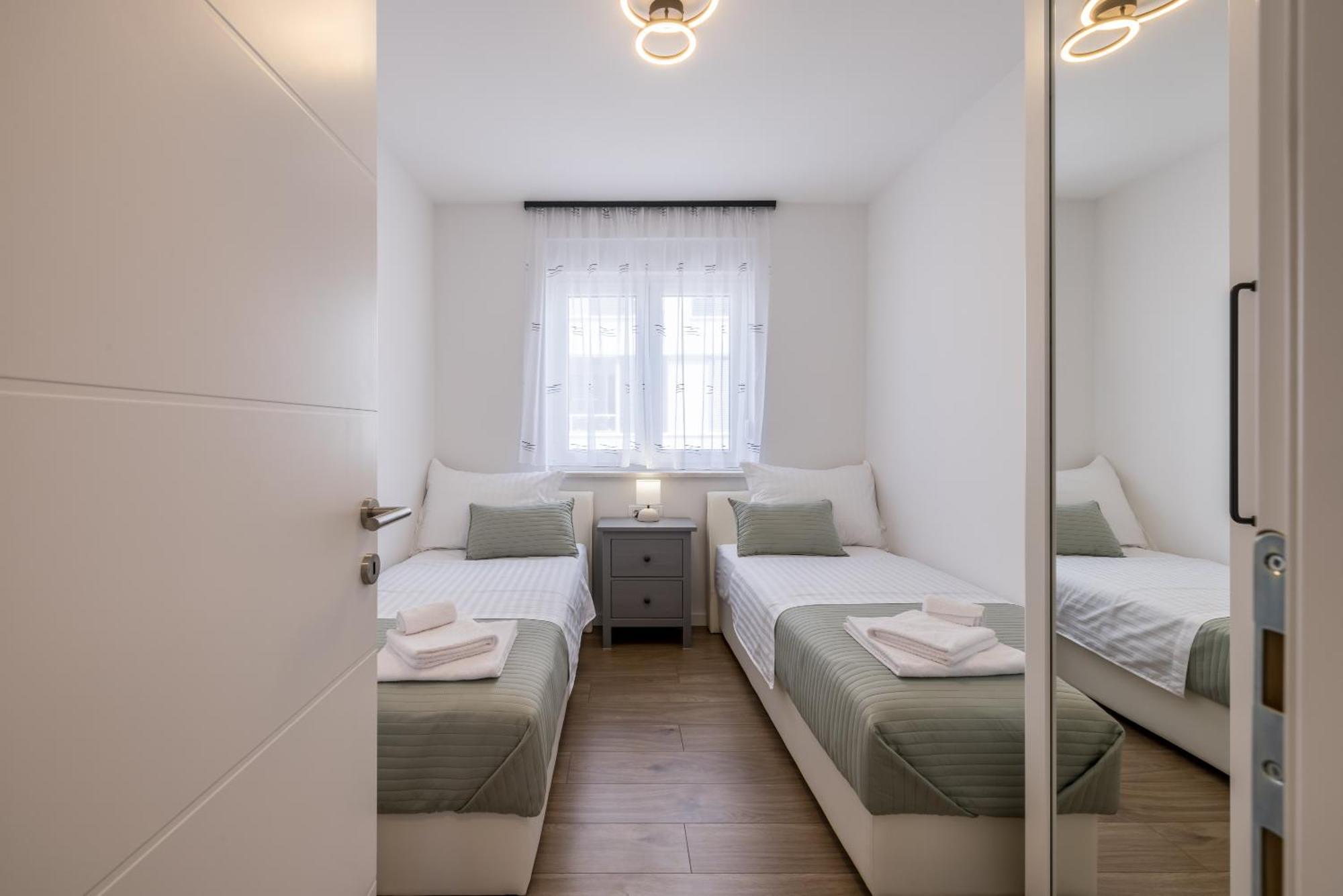 Adriatic Nest, Cozy And Modern Two Bedroom Apartment Kaštela Exterior foto